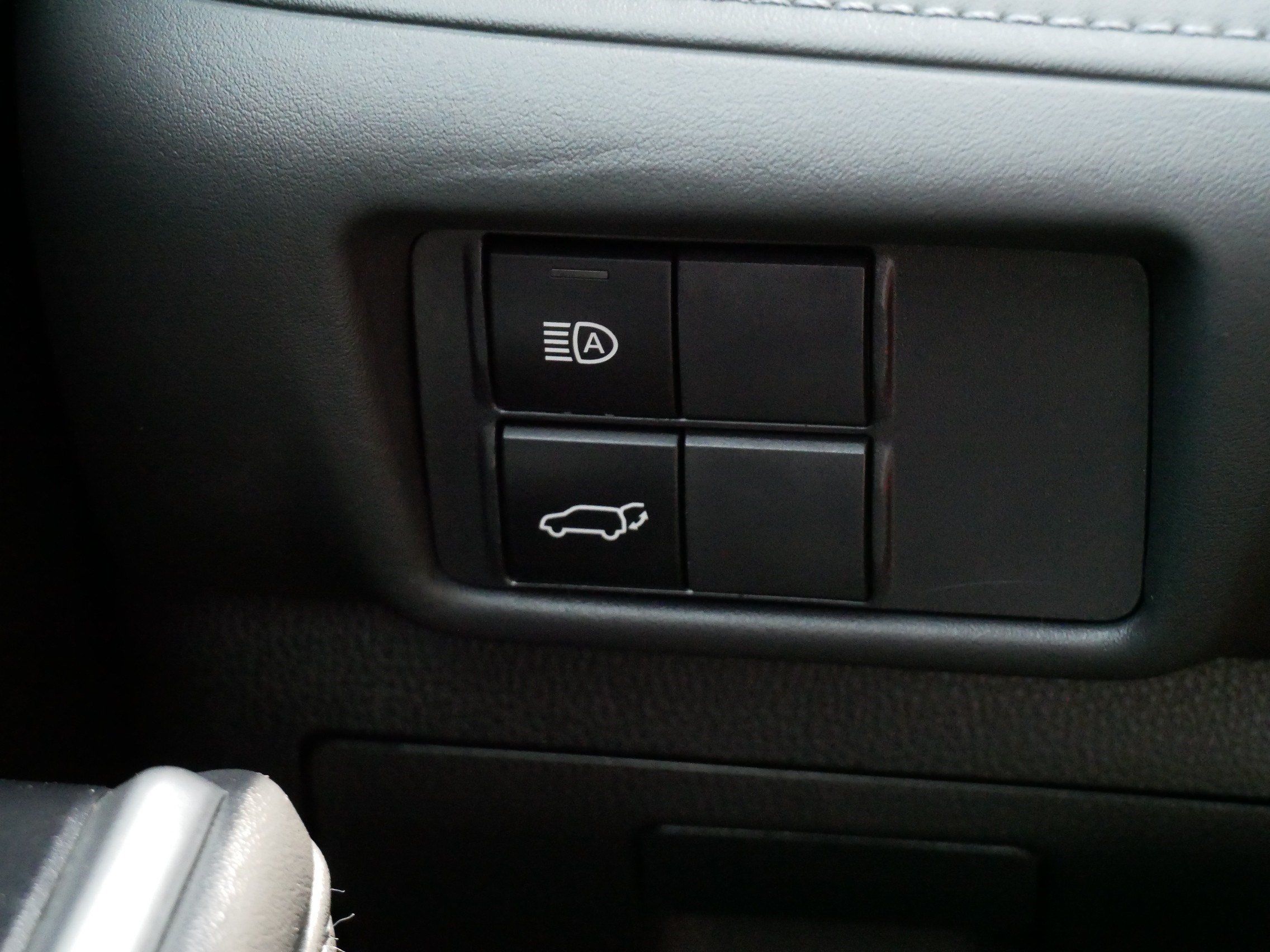 Used 2022 Toyota Highlander XLE AWD/4WD image 28