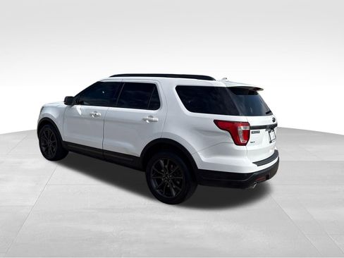 Used 2018 Ford Explorer XLT w/ Equipment Group 202A AWD/4WD image 15