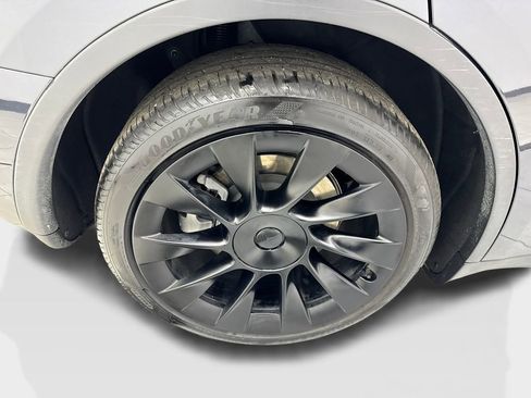 Used 2024 Tesla Model Y Long Range AWD/4WD image 82
