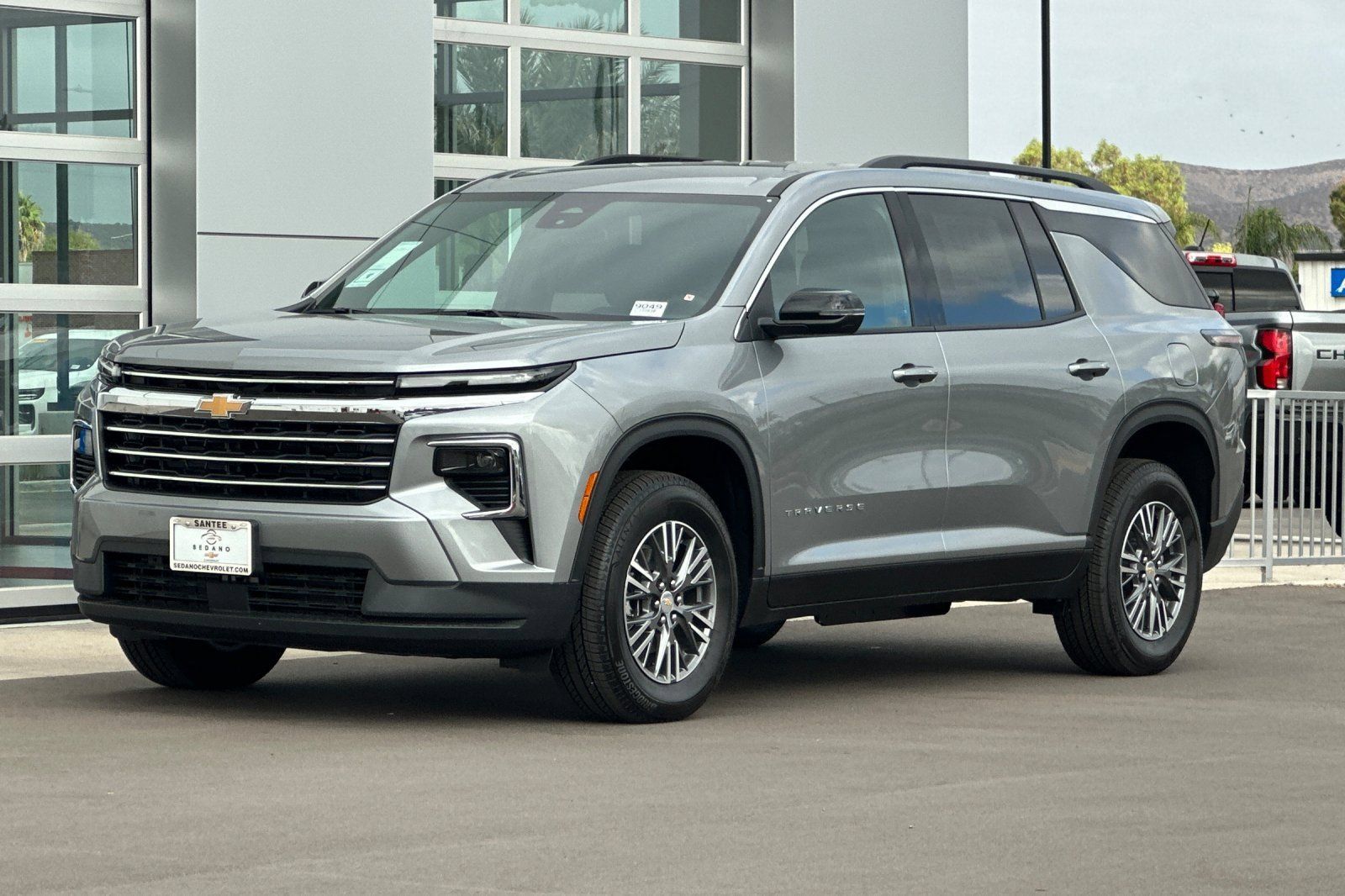New 2026 Chevrolet Traverse LT w/ LPO, Floor Liner Package FWD image 8