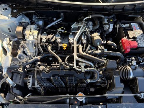 Used 2024 Nissan Altima 2.5 SV image 14