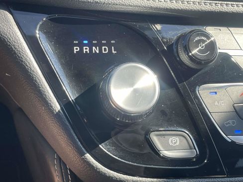 Used 2025 Chrysler Pacifica Limited FWD image 19