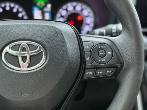 Used 2020 Toyota RAV4 XLE image 33