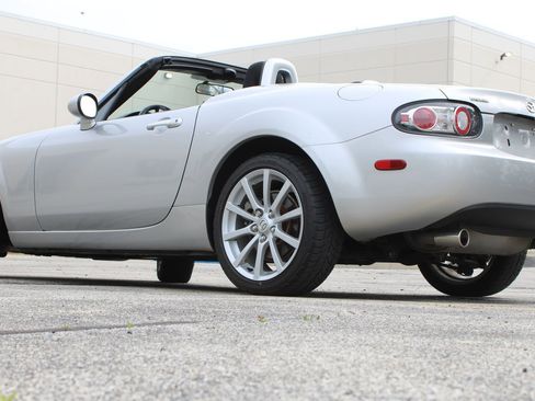 Used 2007 MAZDA MX-5 Miata Touring RWD image 25