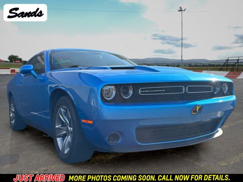 Used 2019 Dodge Challenger SXT RWD image 1