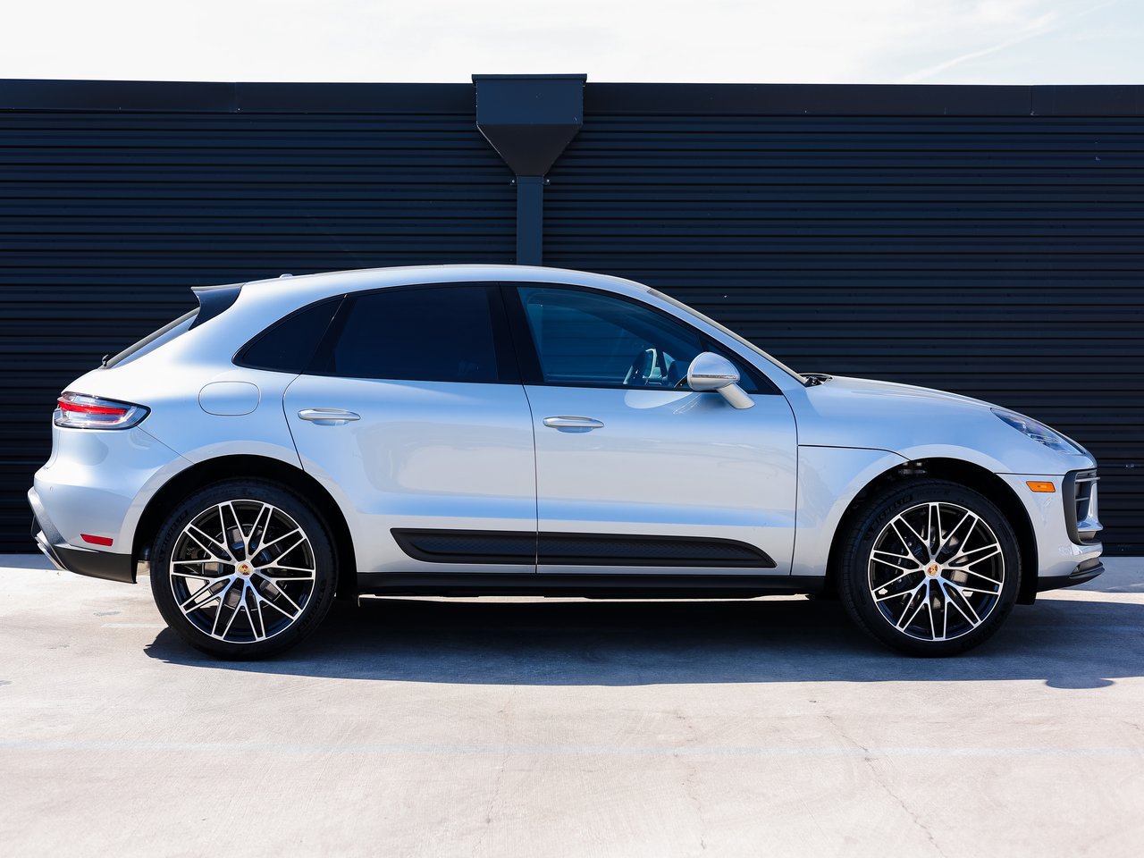 Certified 2026 Porsche Macan AWD/4WD image 8