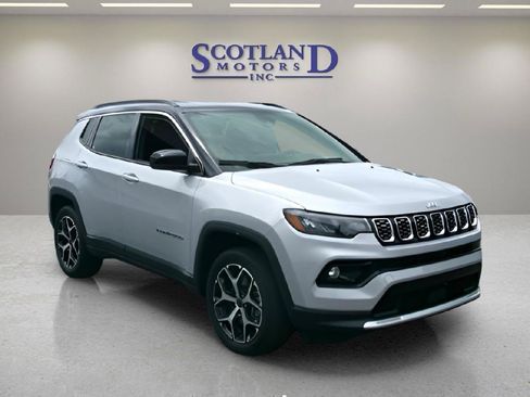 Used 2025 Jeep Compass Limited AWD/4WD image 4