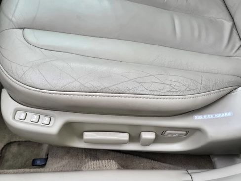 Used 2000 Toyota Avalon XLS FWD image 21