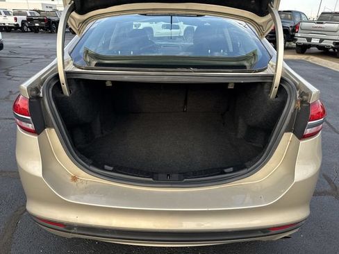 Used 2017 Ford Fusion SE FWD image 13