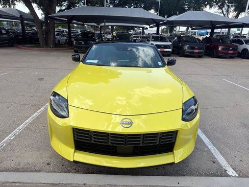 Certified 2024 Nissan Z Performance w/ Floor Mat Package RWD image 2
