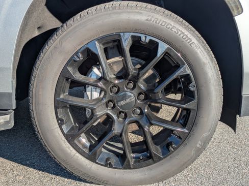 Used 2024 GMC Yukon Denali w/ Advanced Technology Package image 10