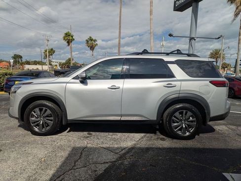 Used 2022 Nissan Pathfinder SV FWD image 8