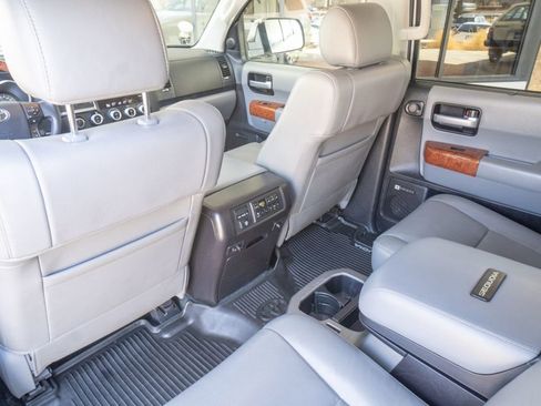 Used 2018 Toyota Sequoia Platinum image 18