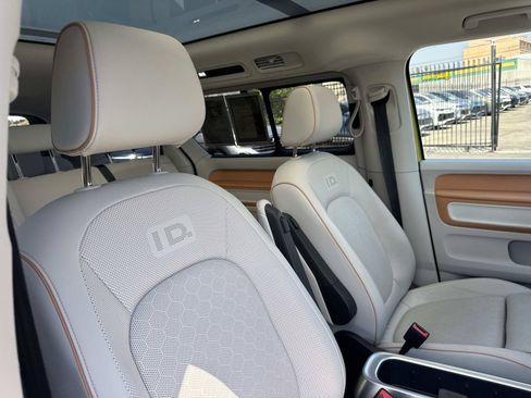 Certified 2025 Volkswagen ID. Buzz 1st Edition RWD image 29