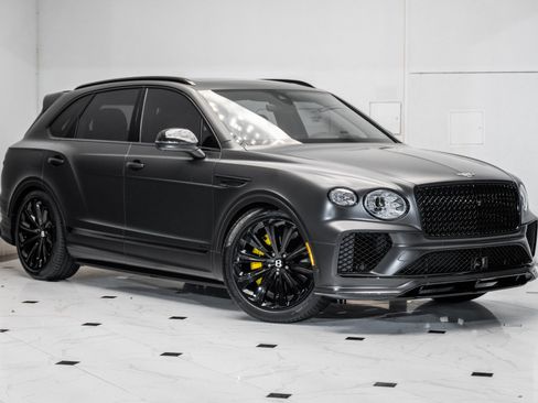 Used 2024 Bentley Bentayga Azure V8 image 1