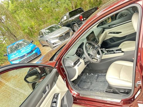 Used 2023 Nissan Altima 2.5 SL FWD image 11