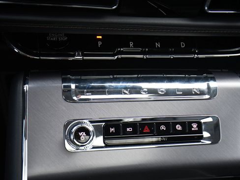 Used 2025 Lincoln Aviator AWD image 34