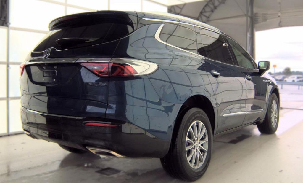 Used 2024 Buick Enclave Essence AWD/4WD image 3