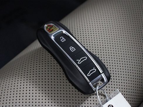 Used 2020 Porsche Taycan Turbo image 32