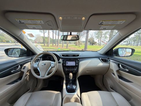 Used 2015 Nissan Rogue SL image 2