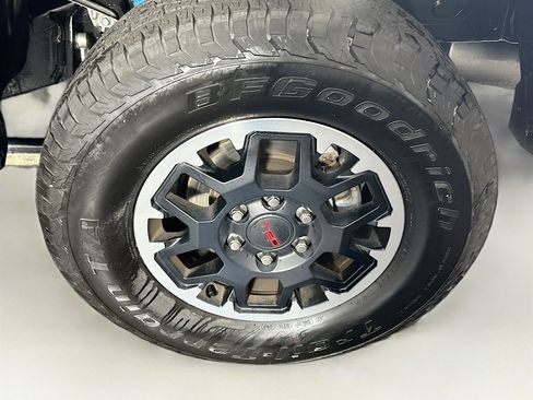 Used 2025 Toyota Tacoma TRD Off-Road image 11