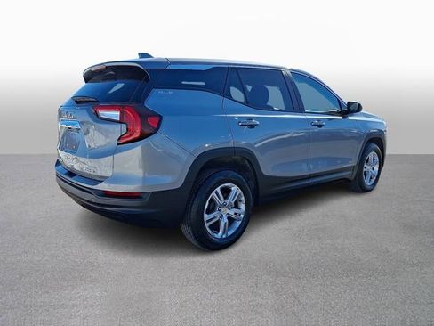 Used 2024 GMC Terrain SLE image 4