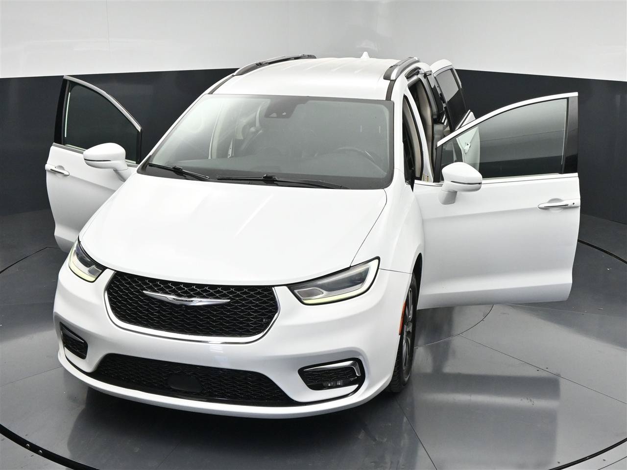 Used 2021 Chrysler Pacifica Touring-L FWD image 26