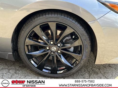 Used 2021 Nissan Maxima SR w/ Sport Mat Group image 7