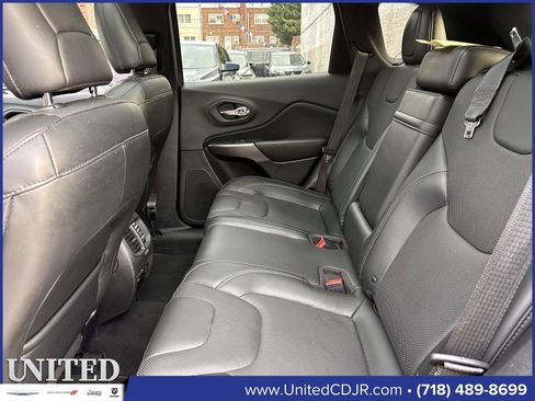 Used 2019 Jeep Cherokee Limited image 18