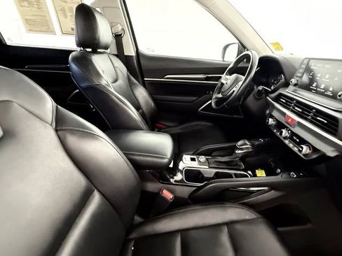Used 2021 Kia Telluride S FWD image 36