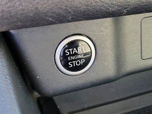 Used 2023 Nissan Rogue SV image 29