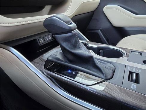 Certified 2025 Toyota Highlander Limited image 27