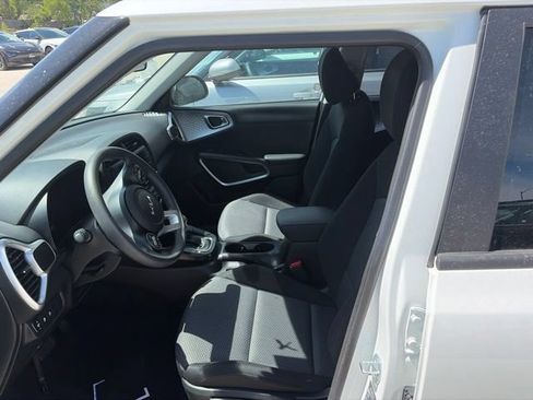 Certified 2025 Kia Soul LX w/ LX Technology Package FWD image 2