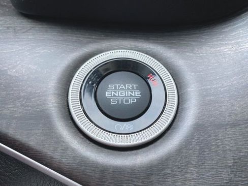 Used 2021 Jeep Grand Cherokee L Limited w/ Luxury Tech Group II image 17