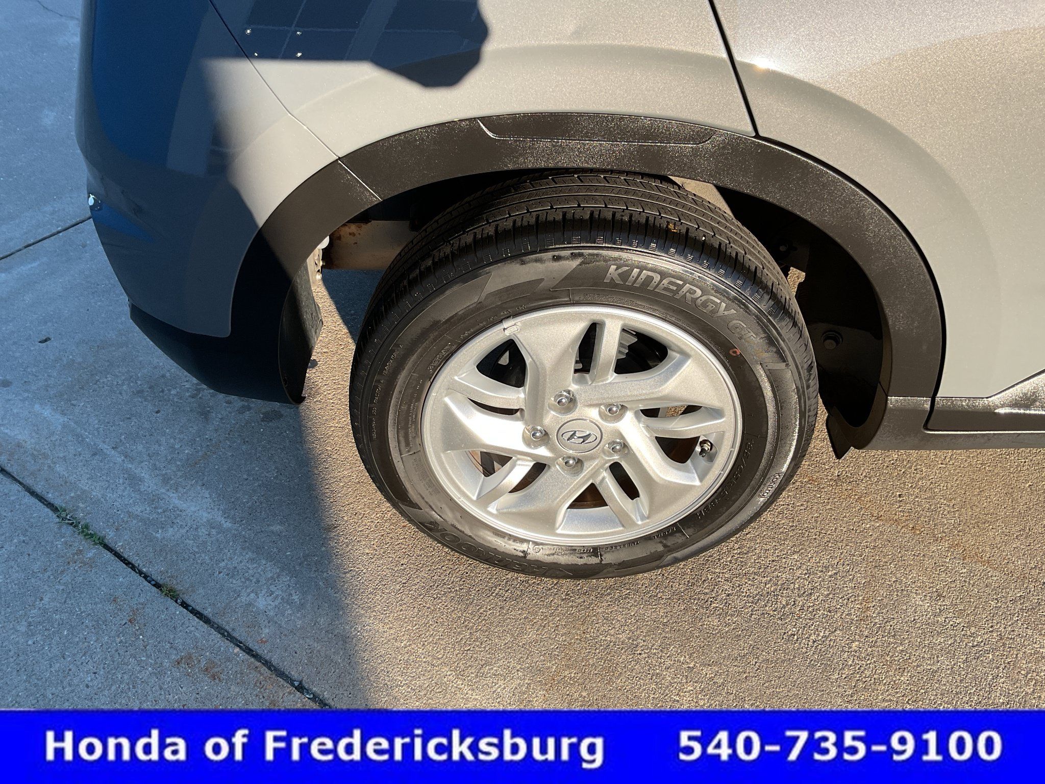 Used 2023 Hyundai Venue SE FWD image 12