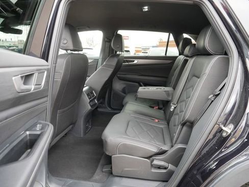 Certified 2025 Volkswagen Atlas Cross Sport SE FWD image 17