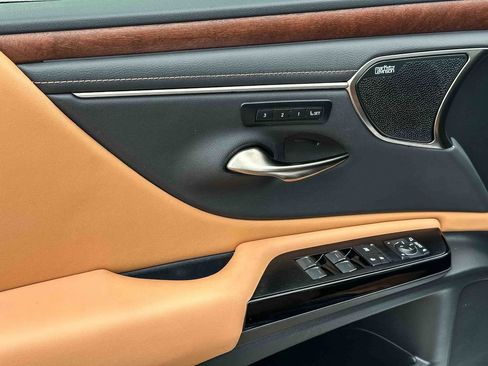 Used 2024 Lexus ES 350 w/ Ultra Luxury Package FWD image 17