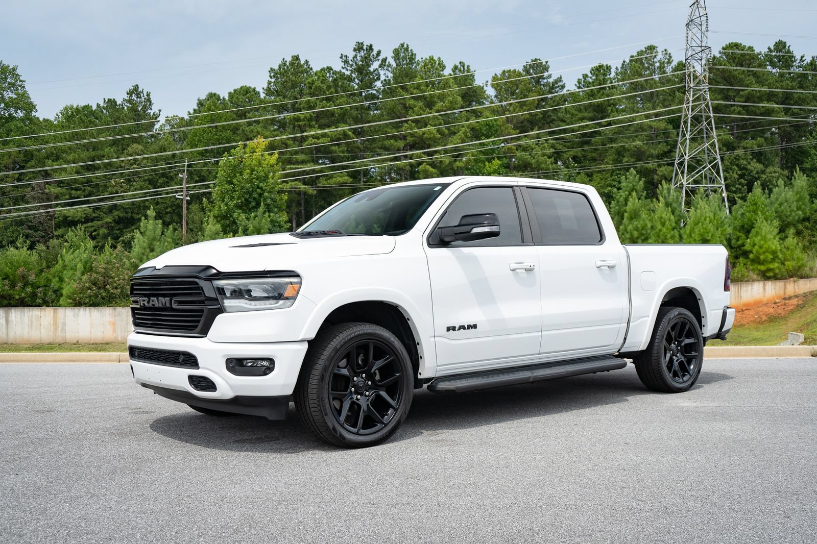 Used 2022 RAM 1500 Laramie AWD/4WD image 3