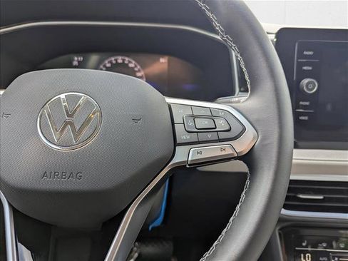 New 2025 Volkswagen Taos SE image 18