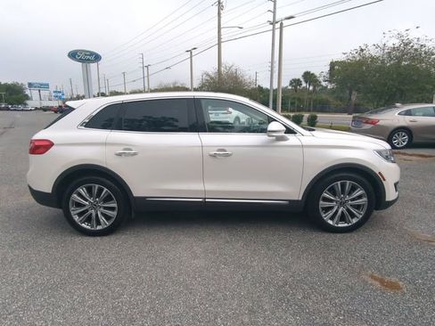 Used 2017 Lincoln MKX Reserve w/ Driver Assistance Package AWD/4WD image 4