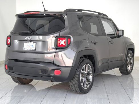 Used 2017 Jeep Renegade Latitude w/ Popular Equipment Group image 5