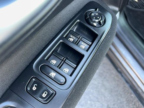 Used 2018 Jeep Renegade Latitude w/ UConnect 8.4 Nav Group image 14