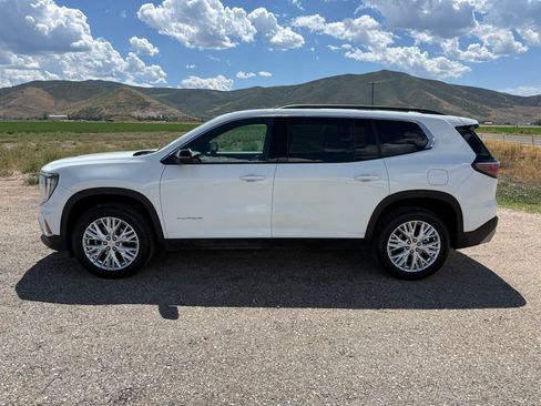 Used 2024 GMC Acadia Elevation AWD/4WD image 4