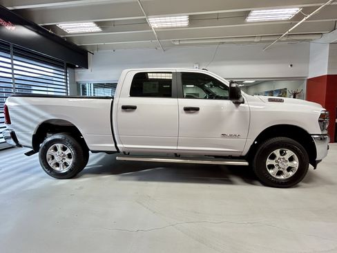 Certified 2025 RAM 2500 Big Horn AWD/4WD image 10