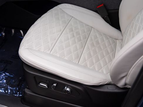 Used 2025 Cadillac Escalade Sport Platinum w/ LPO, ONYX Package AWD/4WD image 17