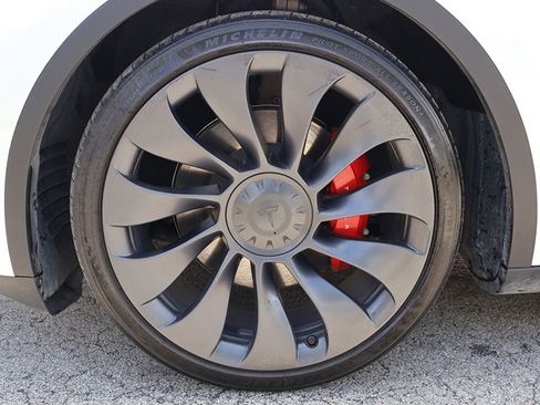 Used 2024 Tesla Model Y Performance AWD/4WD image 23