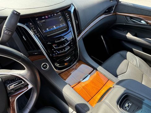 Used 2016 Cadillac Escalade Premium image 22
