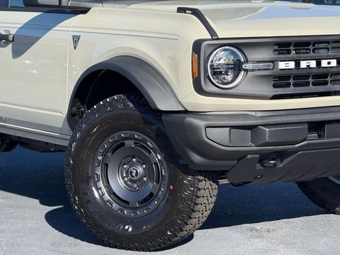 New 2025 Ford Bronco Base w/ Sasquatch Package image 4