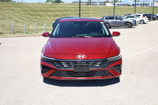 Used 2025 Hyundai Elantra SEL FWD image 3