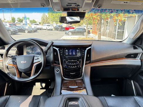 Used 2018 Cadillac Escalade Premium Luxury AWD/4WD image 13